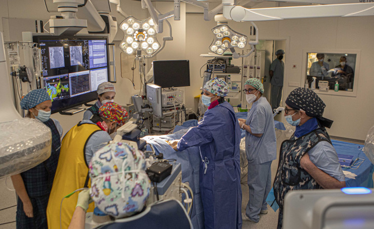 El Hospital San Rafael, el primero de Galicia con una sala vascular ‘inteligente’ y robotizada