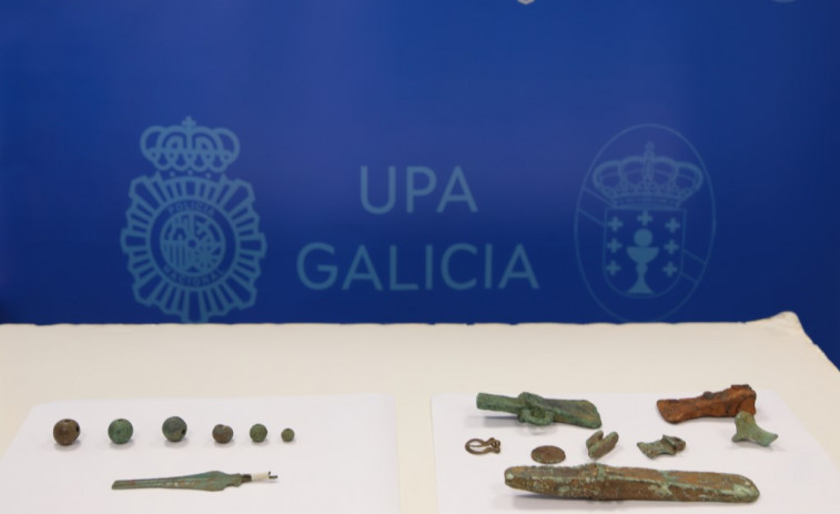 La Policía gallega recupera quince piezas de la Edad de Bronce que un hombre intentaba vender en internet