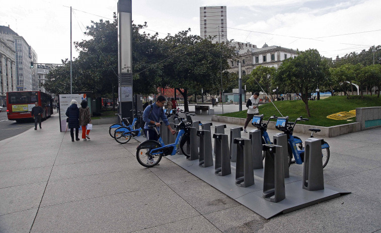 Los usuarios de BiciCoruña montan el doble las eléctricas que las mecánicas