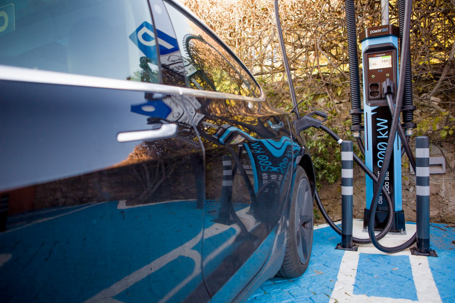 Los coches electrificados de segunda mano cuestan 34.000 euros de media, un 62% más que de combustión