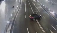 La Policía Local de A Coruña alerta sobre la velocidad con vídeos de accidentes en el túnel de María Pita