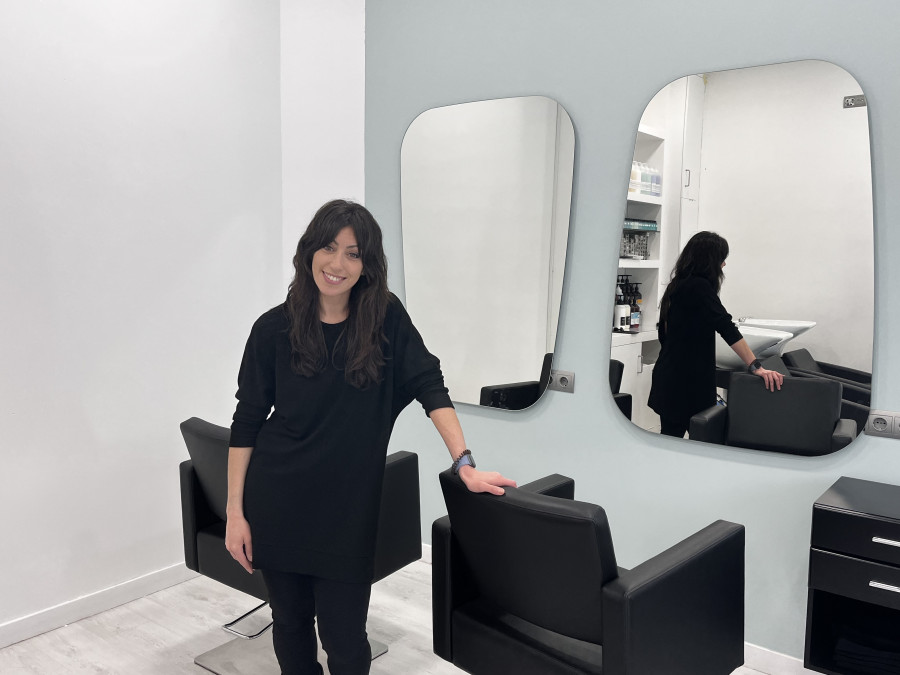 Abre en A Coruña la peluquería Clara Villaverde, especializada en pelo rizo y corte en seco