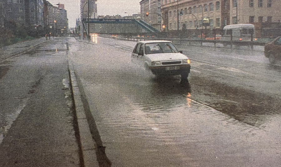 Hace 25 años: Trombas de agua y un grupo de aficionados increpa a Djalminha