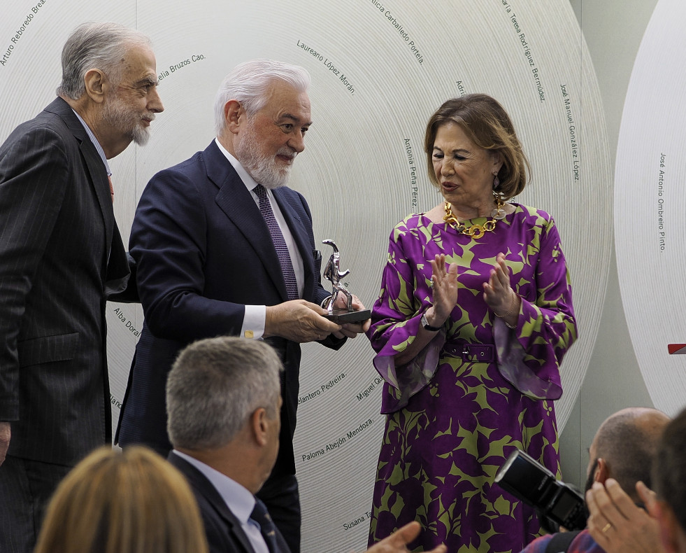 Blanca García Montenegro, presidenta del Grupo el Progreso, junto al académico García Villanueva