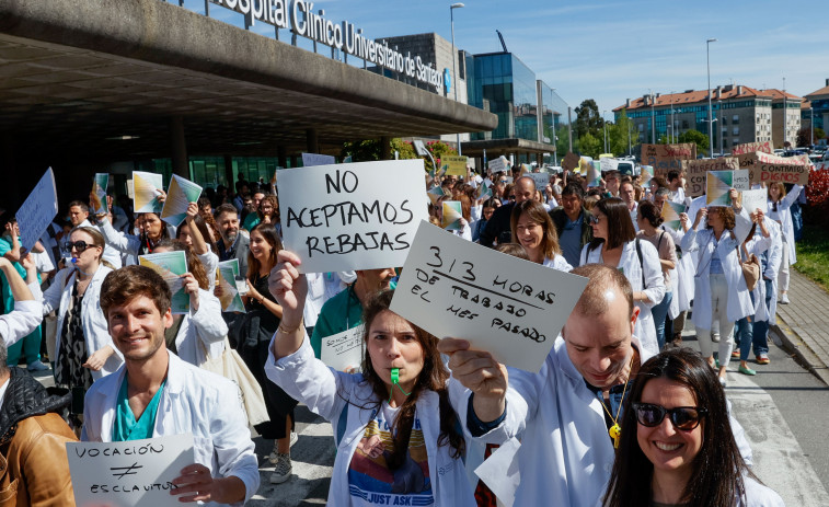 Los médicos pactan una subida de las retribuciones por guardias y sábados