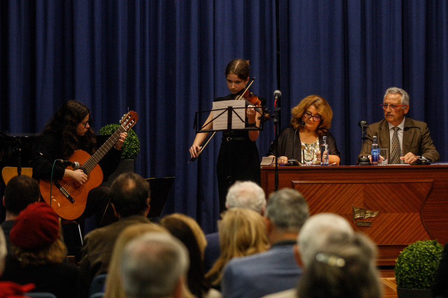 La Casa de León entrega los premios de sus certámenes culturales en un acto amenizado con música