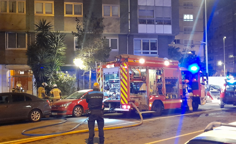 Vecinos de O Ventorrillo evacúan su edificio por un incendio a medianoche