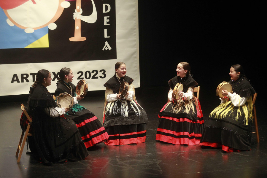 Arteixo vive una jornada festiva con el roscón de Lañas y el concurso de Xiradela
