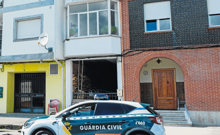 El presunto parricida de Muros sigue bajo custodia policial a la espera de la disposición judicial