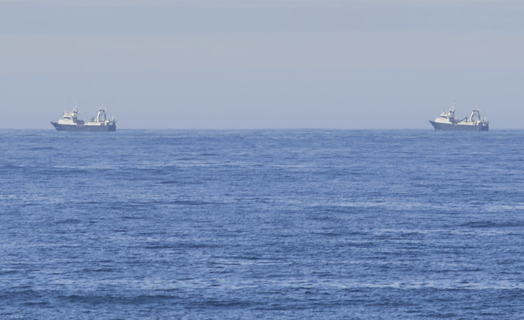 Salvamento busca en paralelo a los marineros desaparecidos de Vilaboa y Novo Xoel