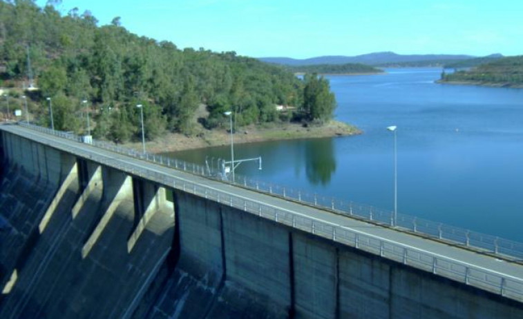 Fallece un hombre de 70 años al caer su vehículo a un embalse de Badajoz