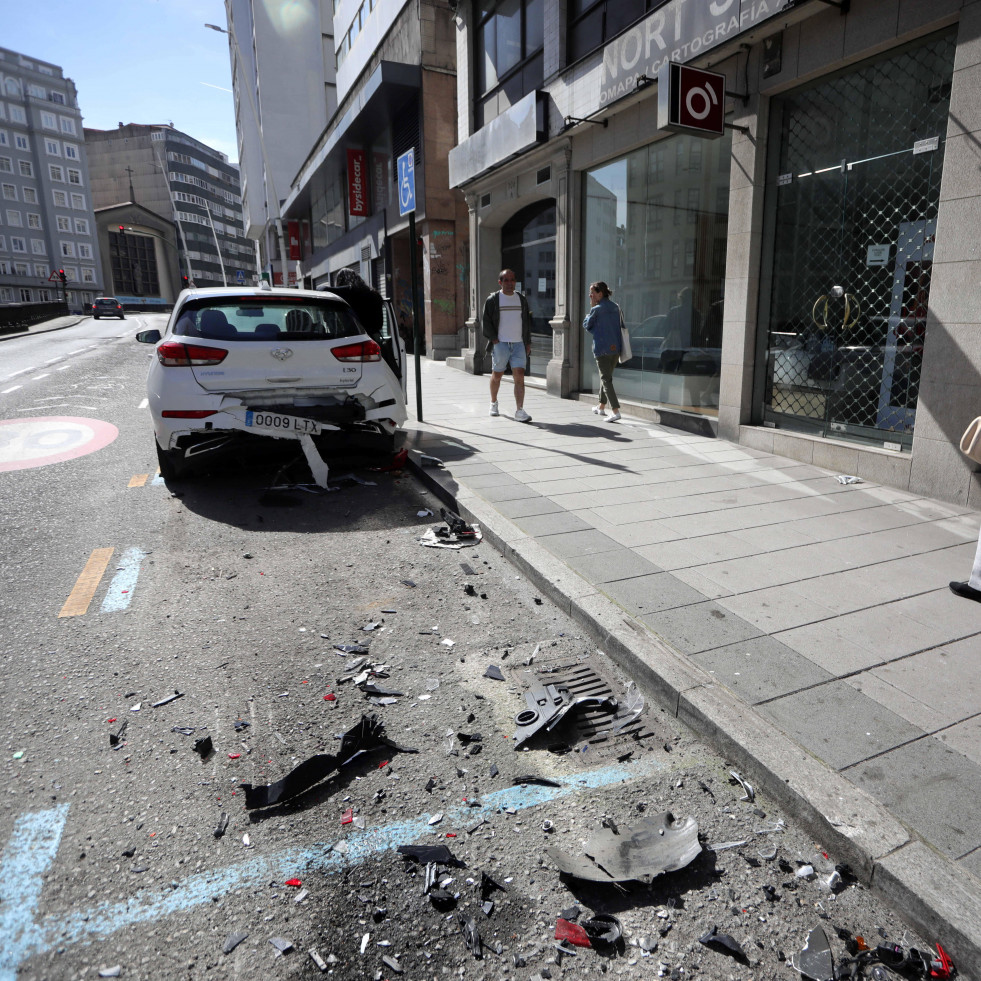 Un conductor para a ayudar en un accidente en A Coruña y da positivo por alcoholemia