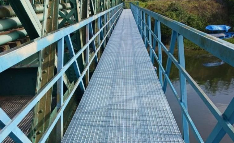 Adif completa la sustitución de la pasarela paralela a la vía del ferrocarril sobre el río en el entorno del Puerto de Betanzos
