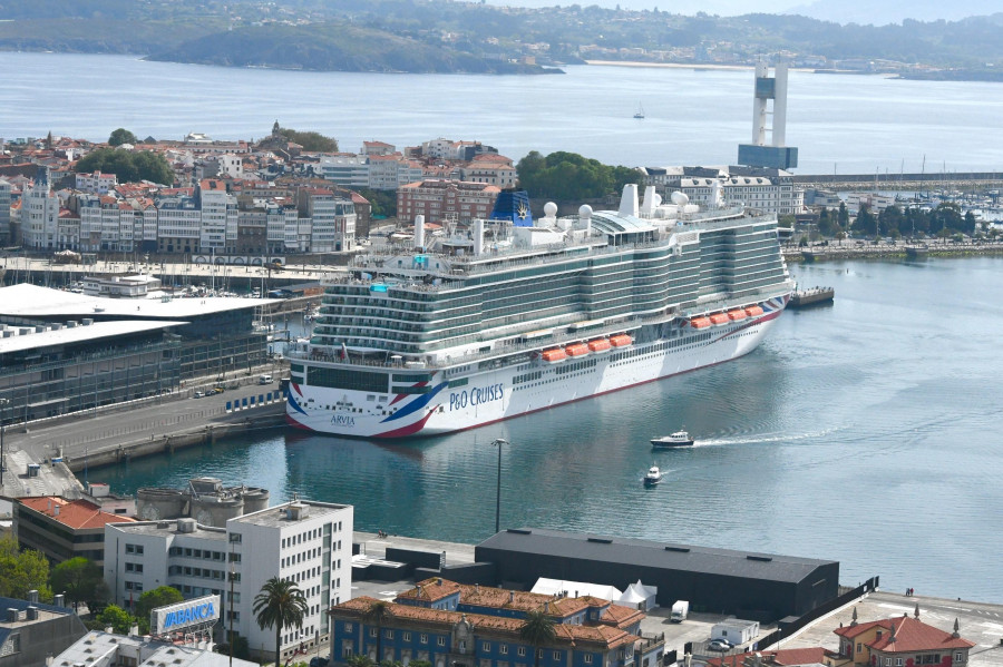 El Puerto de A Coruña renovará los amarres y las defensas del muelle en el que atracan los cruceros