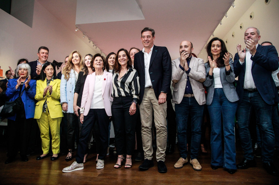 La ‘relojera’ de María Pita pone en marcha la cuenta atrás de cara al 28M: “Non saímos a empatar”