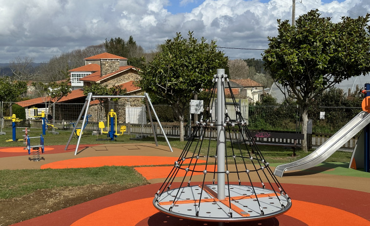 Bergondo abre los parques infantiles de Vixoi y Cortiñán tras su reforma