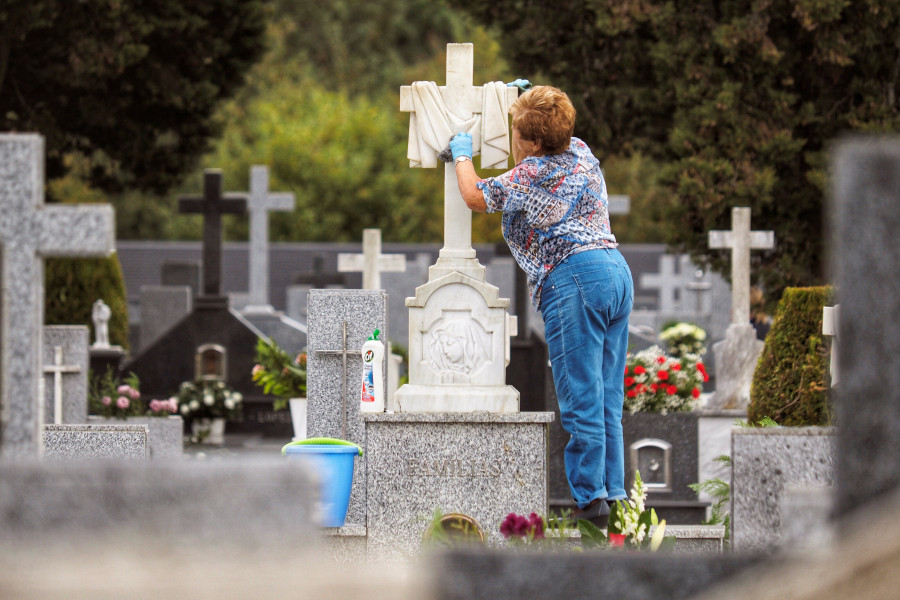 Lugo podría dejar sin enterrar muertos por el escaso plantel del cementerio
