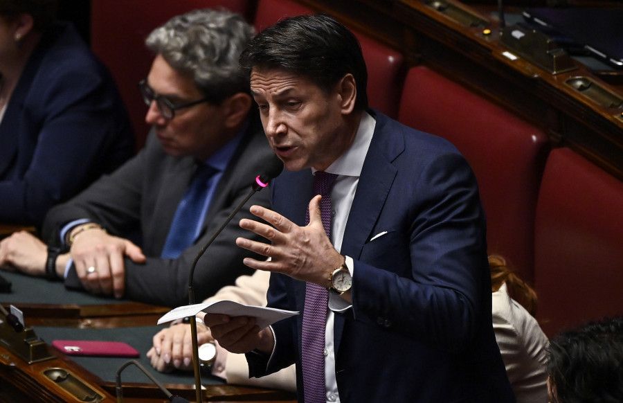 El ex primer ministro italiano Giuseppe Conte, agredido por un "antivacunas"