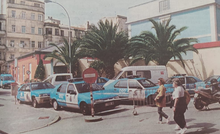 Hace 25 años: Cierra el cine Riazor y la Policía de A Coruña corta una calle en Orillamar para aparcar sus coches