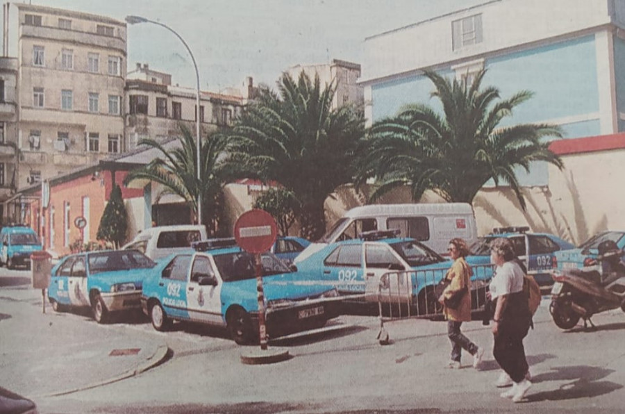 Hace 25 años: Cierra el cine Riazor y la Policía de A Coruña corta una calle en Orillamar para aparcar sus coches