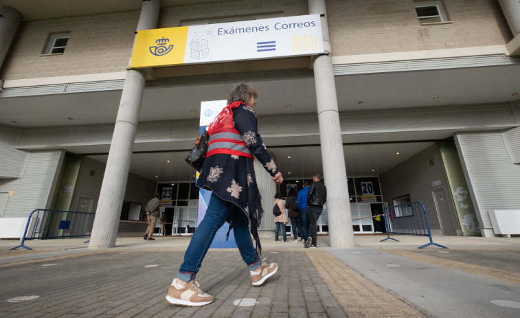 Más de 5.000 personas se examinan este domingo en Silleda por un puesto en Correos