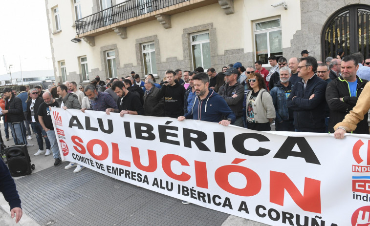 Los extrabajadores de Alu Ibérica empiezan a cobrar las indemnizaciones