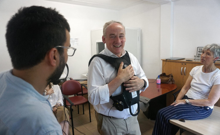 El PP de A Coruña propondrá mochilas vibratorias para personas con discapacidad auditiva para que disfruten de conciertos