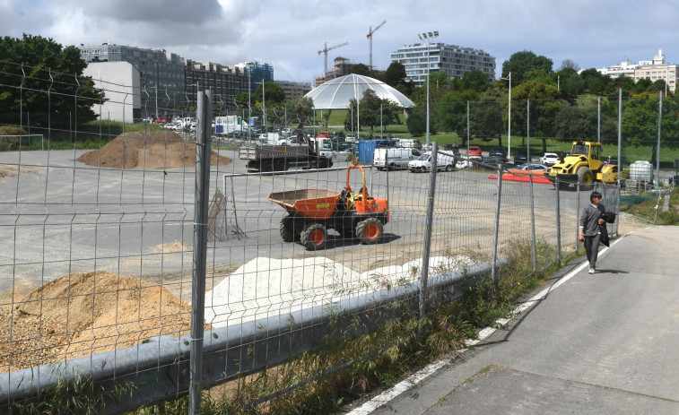 Eirís abandona su campo precario y avanza hacia una ‘alfombra FIFA’