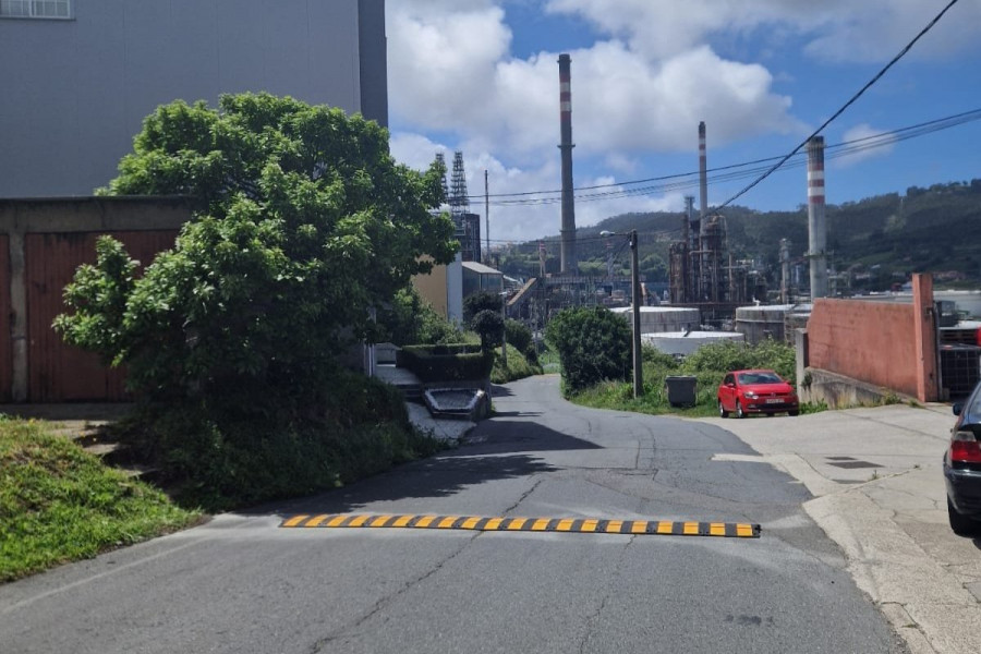 A Coruña instala badenes en la avenida de Nostián a petición del PSOE de Arteixo