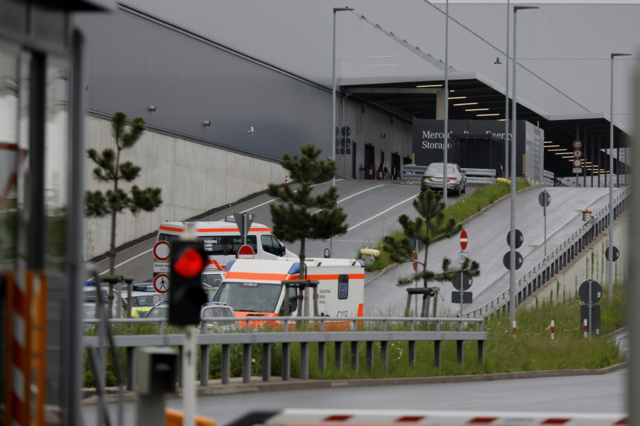 Al menos dos muertos en el tiroteo en una planta alemana de Mercedes