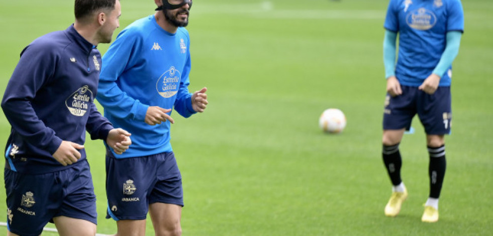 Lucas y Quiles ya trabajan con sus máscaras en Riazor