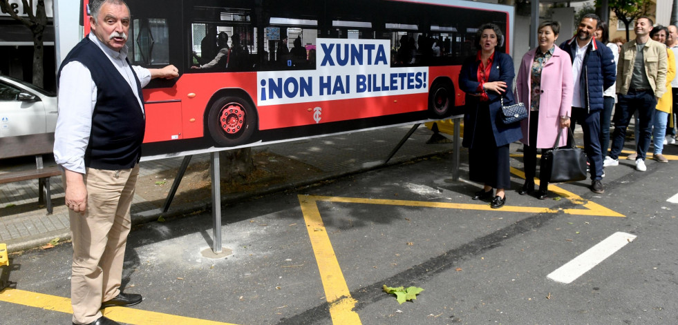 Oleiros critica con un autobús estático que el 1A no siga hasta Santa Cristina