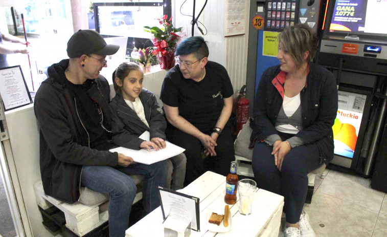 Reportaje | La hostelería de A Coruña incorpora el braille como lengua oficial