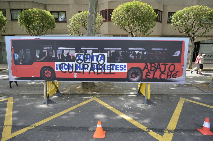 Vandalizan el cartel con el que Oleiros pedía el regreso del 1A a Santa Cristina