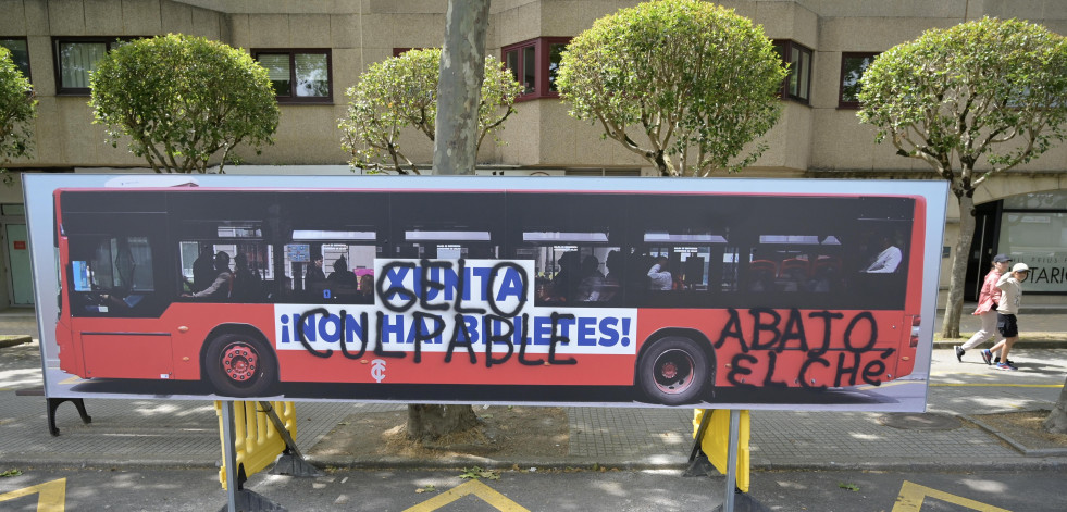 Vandalizan el cartel con el que Oleiros pedía el regreso del 1A a Santa Cristina