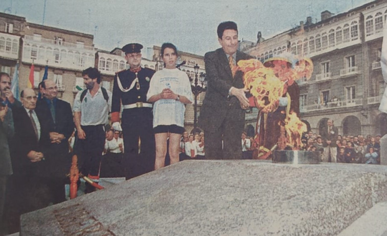 Hace 25 años: Un emocionado Francisco Vázquez inaugura la estatua de María Pita y muere Frank Sinatra