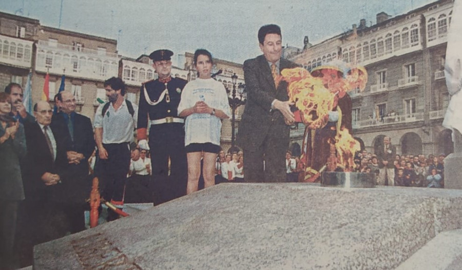 Hace 25 años: Un emocionado Francisco Vázquez inaugura la estatua de María Pita y muere Frank Sinatra