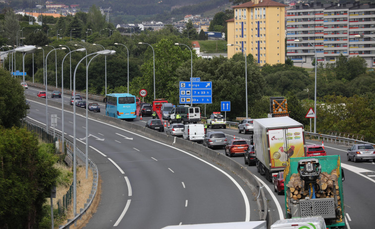 Cortado un carril de la AP-9 a la altura de Cambre debido a un accidente