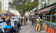 Un incendio en La Pepita Burger Bar obliga a cortar un carril en Juan Flórez