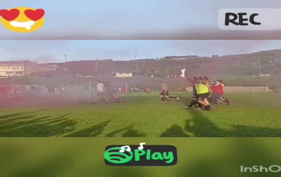 El grupo Inadaptados le pone ritmo al ascenso del Sporting Cambre con la creación de un himno
