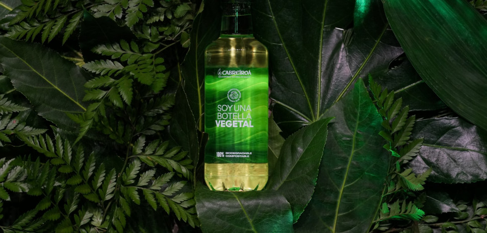 Cabreiroá presenta una botella de agua de origen vegetal