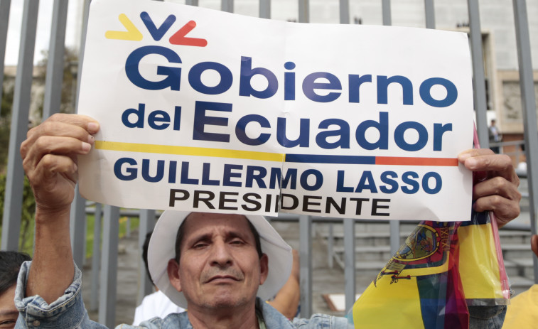 Simpatizantes del presidente de Ecuador le apoyan ante su juicio político