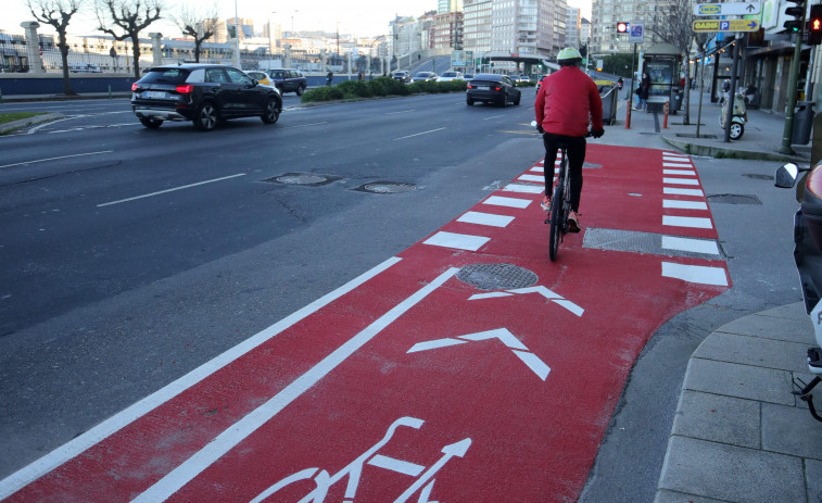 Cortes de tráfico desde el entorno de la plaza de Ourense a Linares Rivas para pintar las carreteras