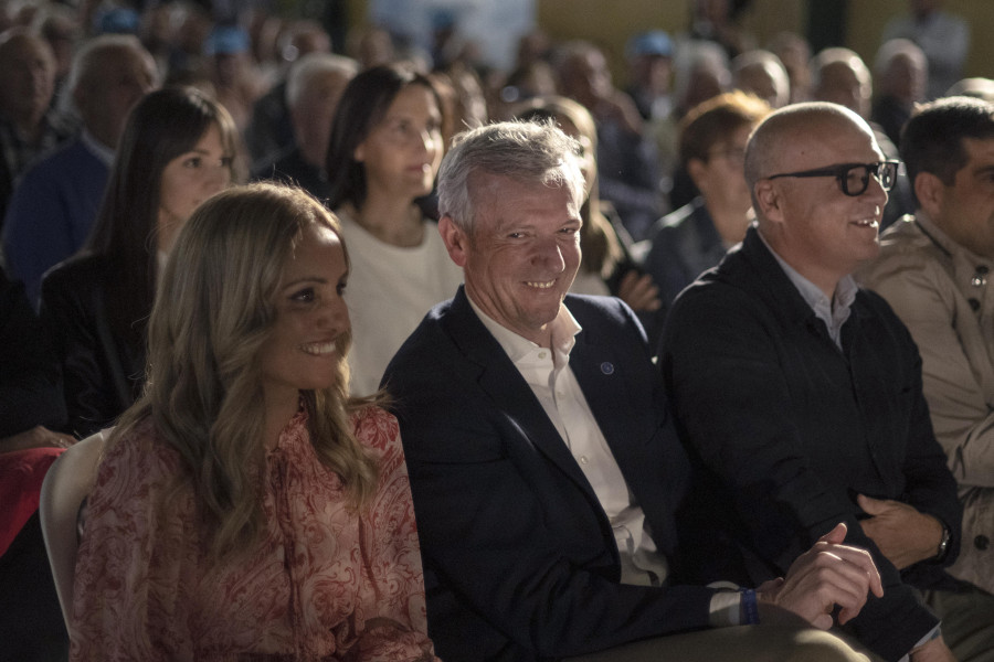 El PP reivindica su estabilidad frente a un PSdeG que le acusa de “estar en Babia” y el BNG de “mamporrero”