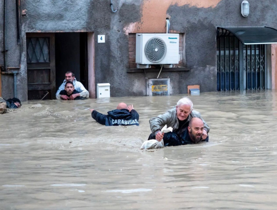 Al menos 5 muertos, 5.000 evacuados y enormes destrozos en inundaciones en Emilia Romaña