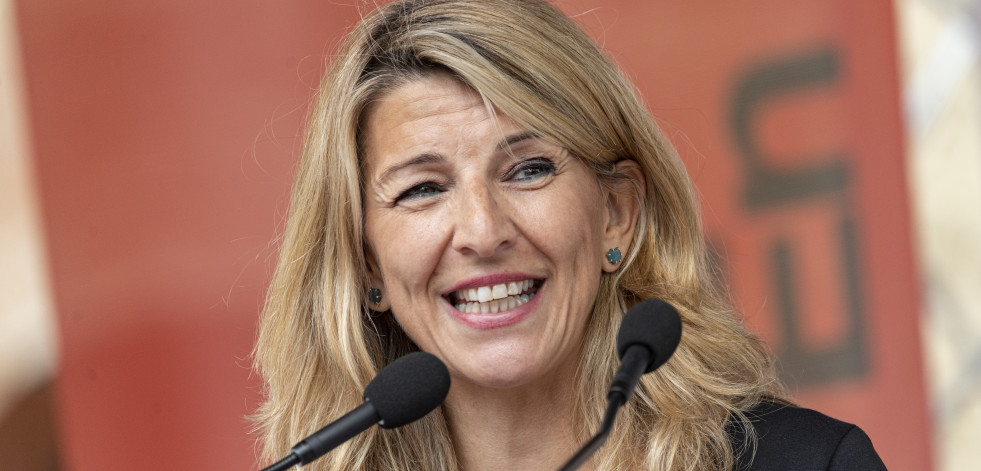 El CIS coloca a Sumar como tercera fuerza, por delante de Vox, y al PP más cerca del PSOE