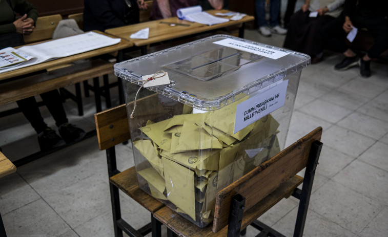 La oposición turca impugna el recuento de miles de urnas de las elecciones del domingo