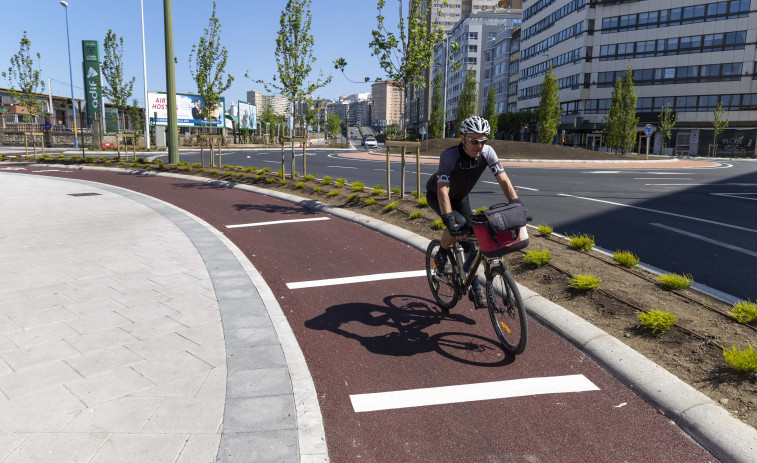La rotonda de la Casa del Mar de A Coruña ya tiene operativo su carril bici