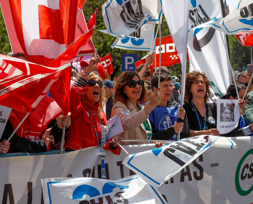 Varios funcionarios de Justicia participan en una concentración ante el Congreso  jp Gandul (efe)