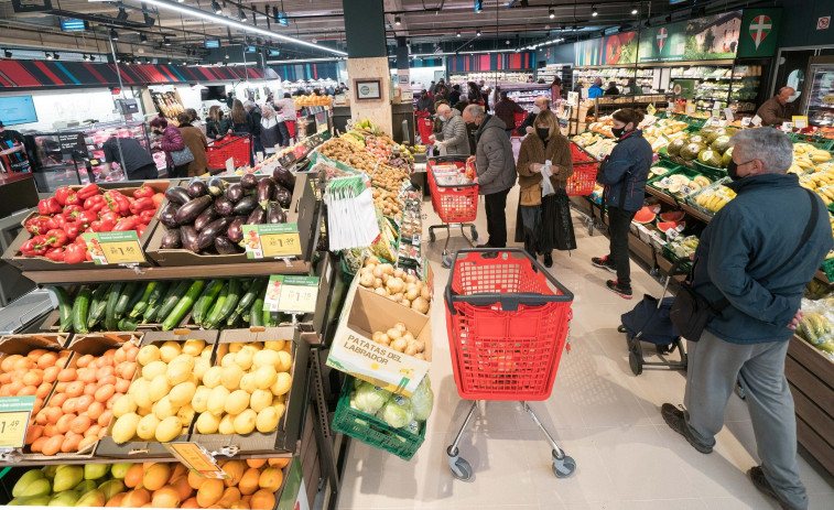 Un 16% de los gallegos vivía en 2021 en hogares con gastos superiores a sus ingresos